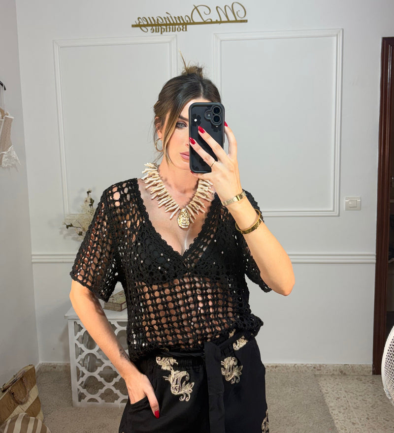 Blusa calada de croché y lentejuelas