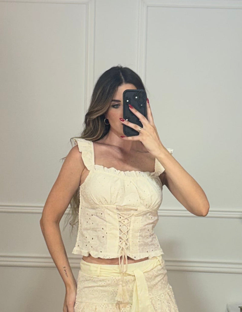 Top perforado beig