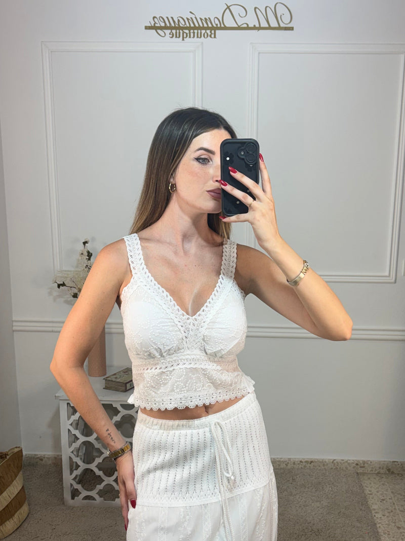 Top perforado blanco