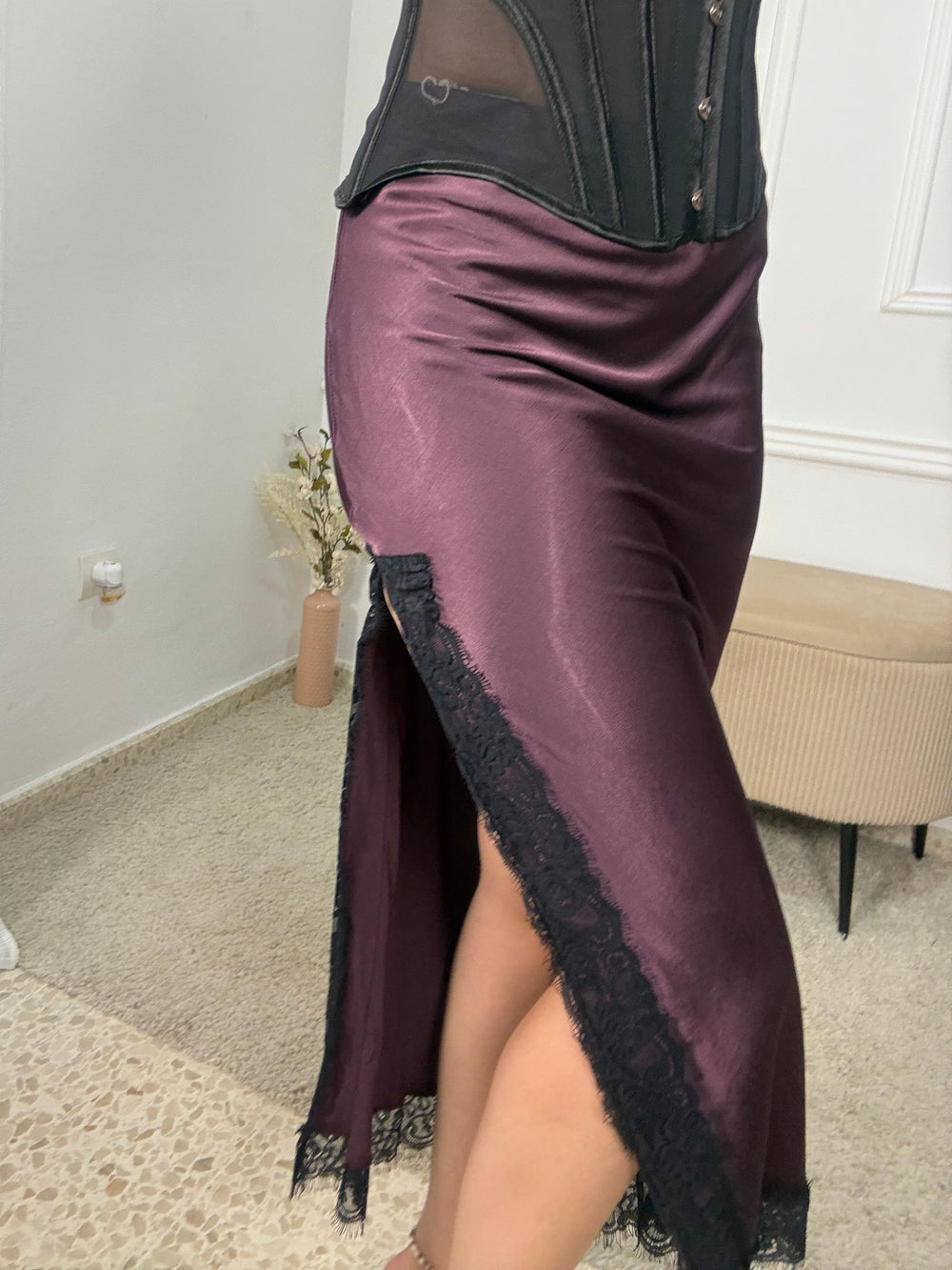 Falda satinada encaje