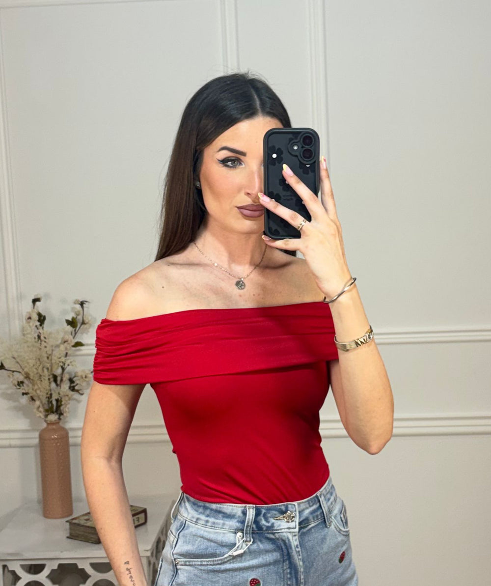 Body rojo licra fría hombros