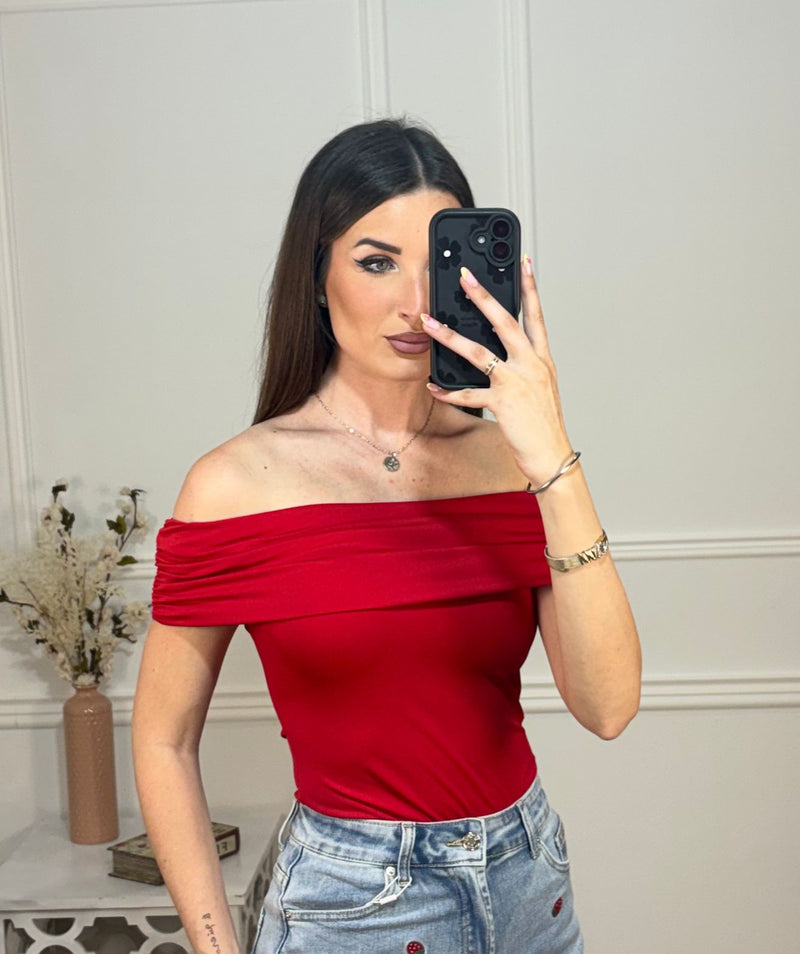 Body rojo licra fría hombros