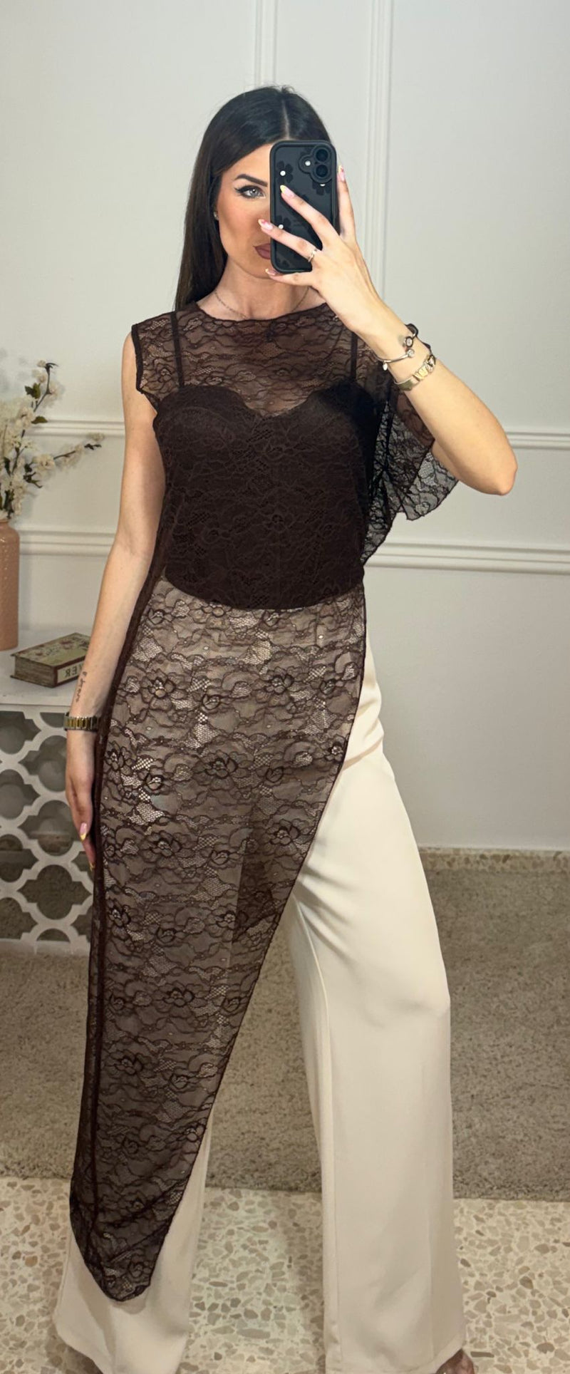 Vestido asimétrico encaje marrón