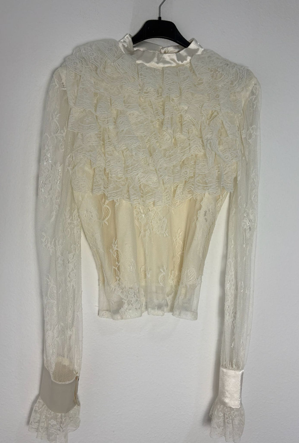 Blusa Encaje Volantes Beige